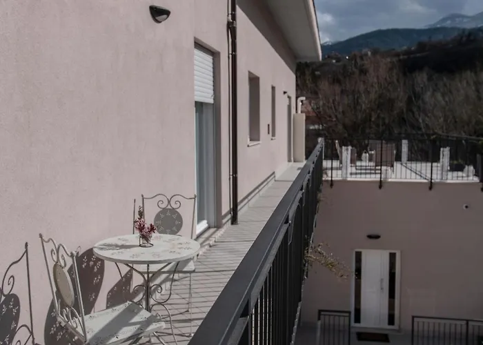 La Casa Delle Stagioni Couette-café LʼAquila