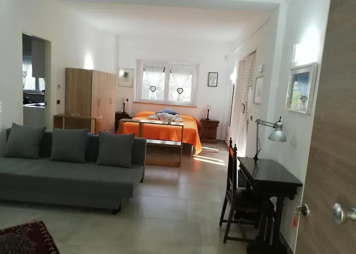 La Casa Delle Stagioni 3* LʼAquila